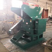 塑料粉碎机应对不同物料时刀片材质的选择标准